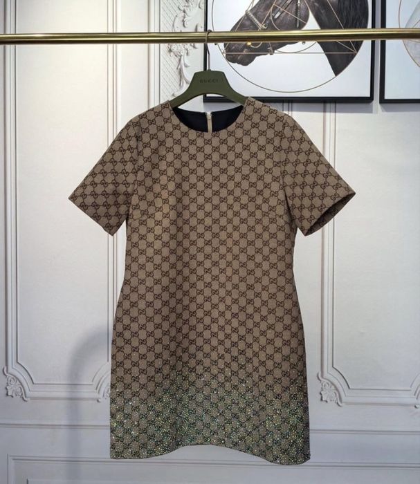 Страхотна рокля с камъни