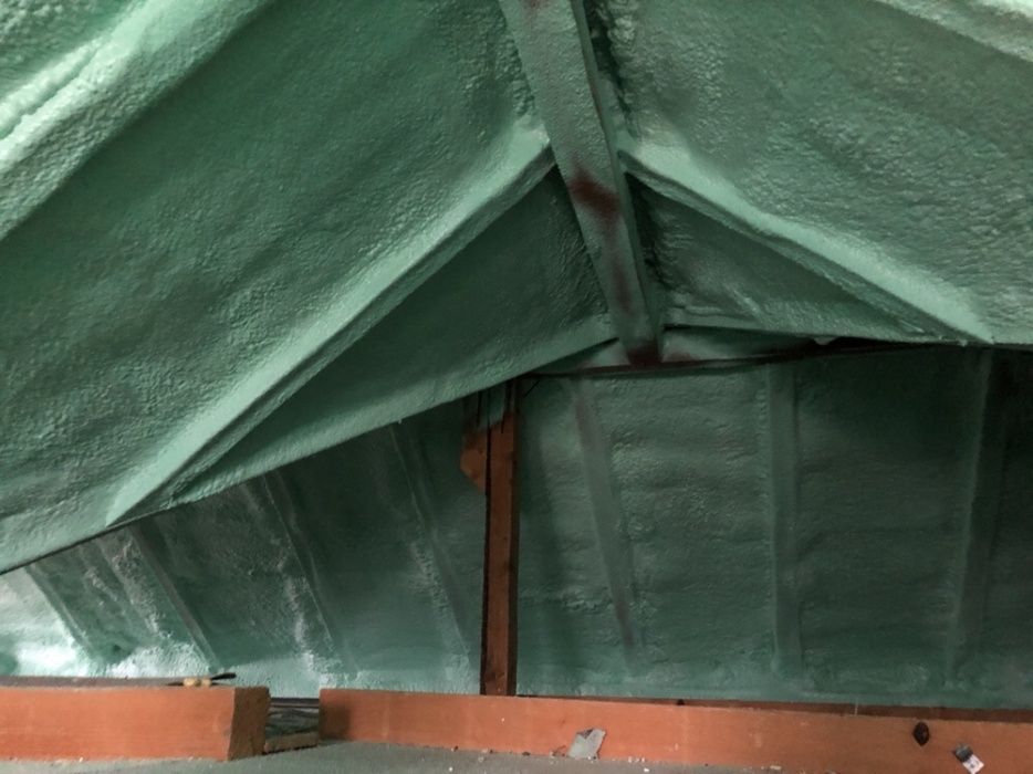 Izolatie Spuma Poliuretanica acoperiș si pod. Firma+Garanție 20 ani.