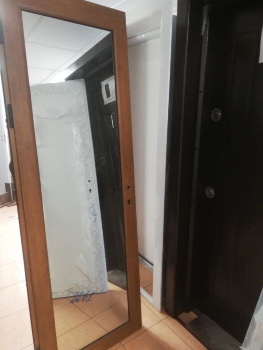 Алуминиева врата за баня