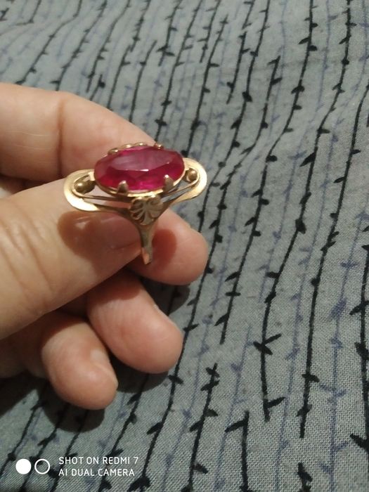 Тилла узук Кузи екутдан.  Размер  19 Юлдузли проба -583.