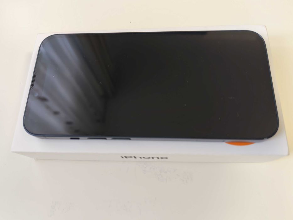 Vând iPhone 13 128 GB negru, baterie 80%