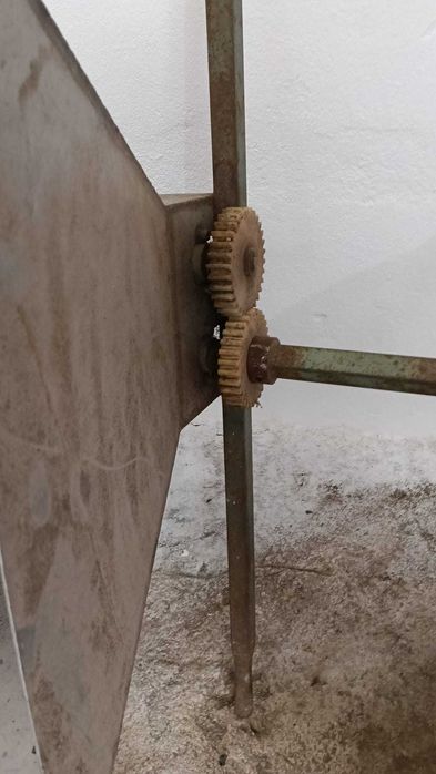 Storcător (presă, teasc) fontă + zdrobitor struguri inox, complete