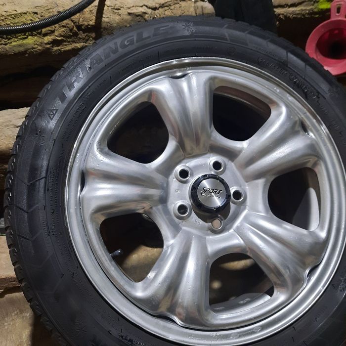 Продам комплект диски с резиной от субару