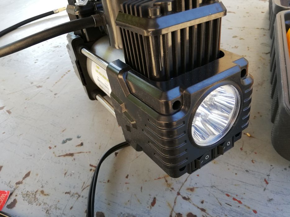 Двубутален Компресор за гуми в куфарче гр. Стара Загора Самара 1 • OLX.bg