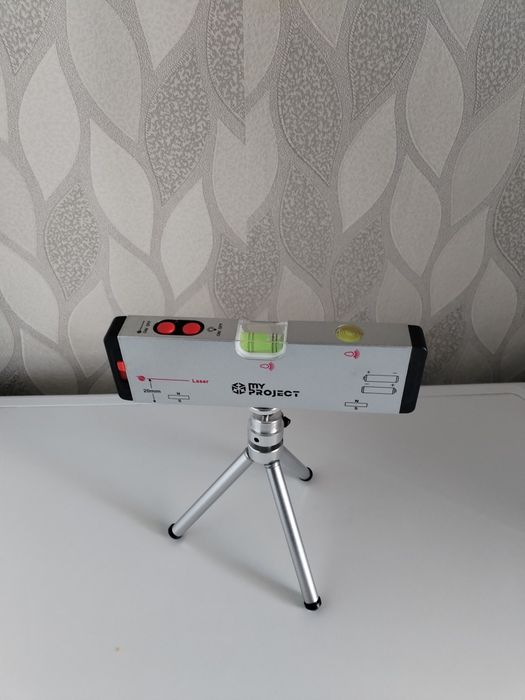 Лазерен нивелир със статив!