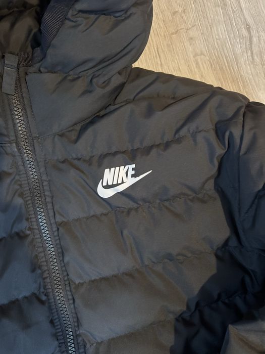 Vand geaca de la Nike