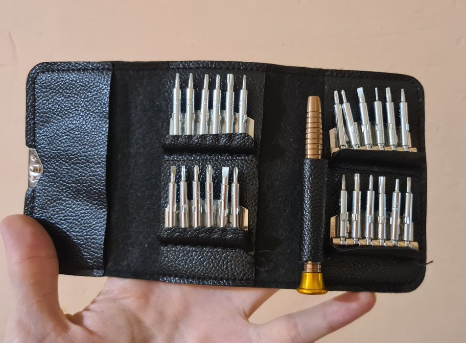 Отвертка с насадками