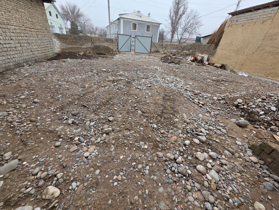 Ер участка сотилади 3 соток зангиота богзор махаллада метрогача 5 км