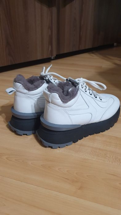 Ботинки белые зимние