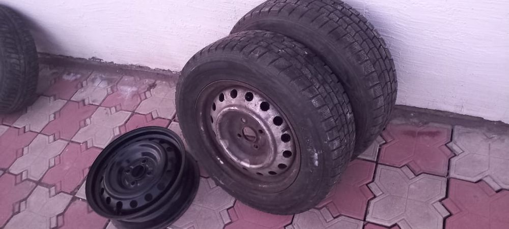Продам зимние шины