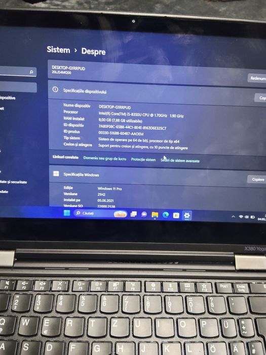Laptop Lenovo Yoga X380 i5-8350u,8gb RAM ,ssd 256 GB display 13.3 fhd ips touch