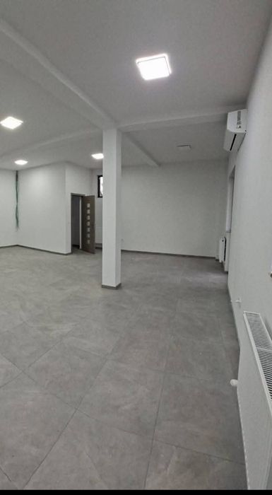 Spațiu comercial