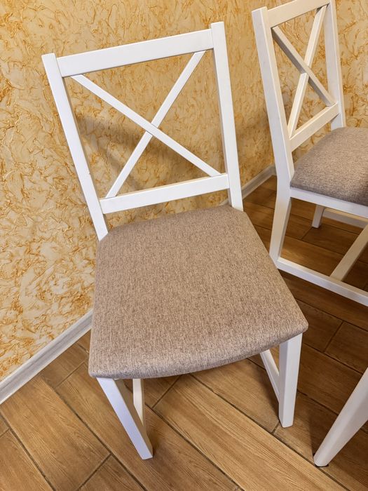 Кухонный стол и стулья