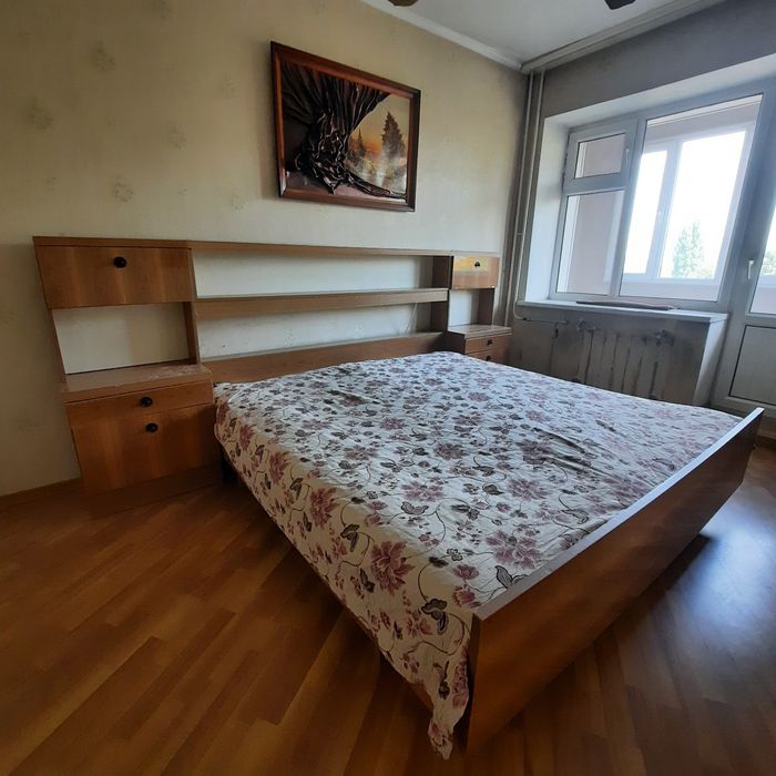 Кровать с тумбочками и Комод с зеркалом