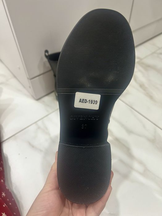 Продам/обменяю полусапожки givenchny новые