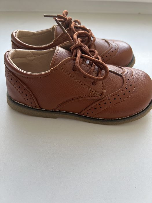 Туфли и кеды десткие