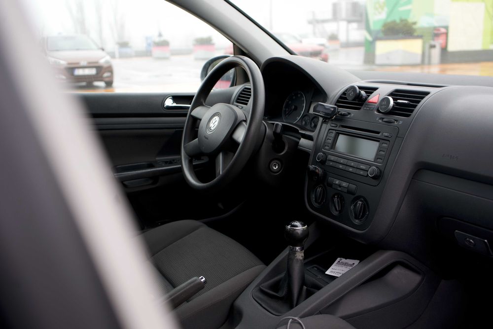 Volkswagen Golf 5 • 2004 • 117.000 km • 1.4 benzină