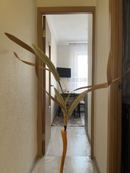 Ваза напольная с камышом