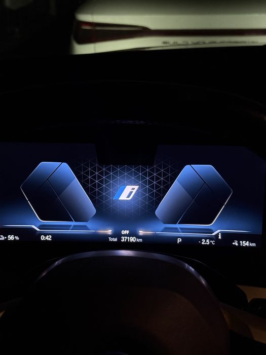 BMW ix 40i sotiladi 37000 prabeg