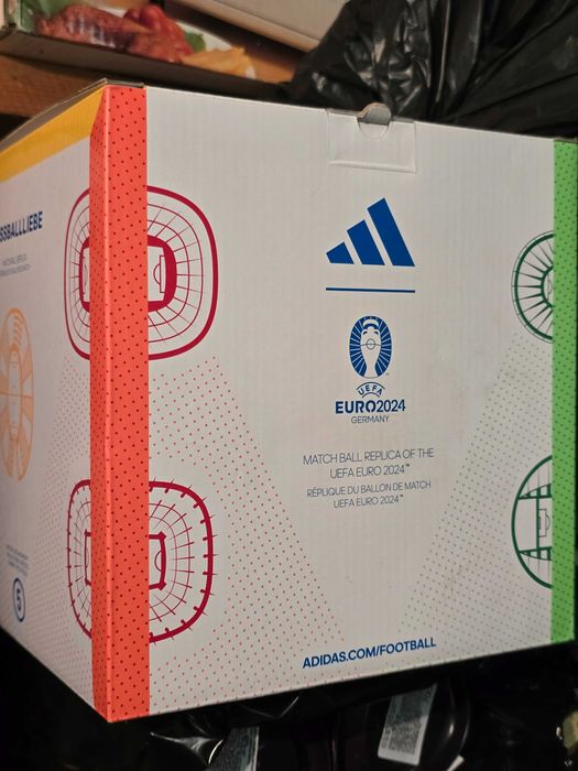 Promo футболни топки и вратарски ръкавици Adidas