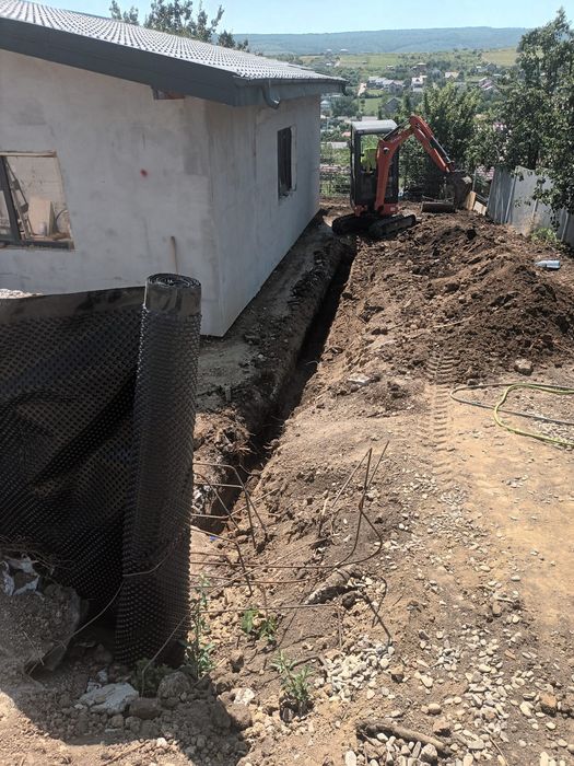 Inchiriez miniescavator