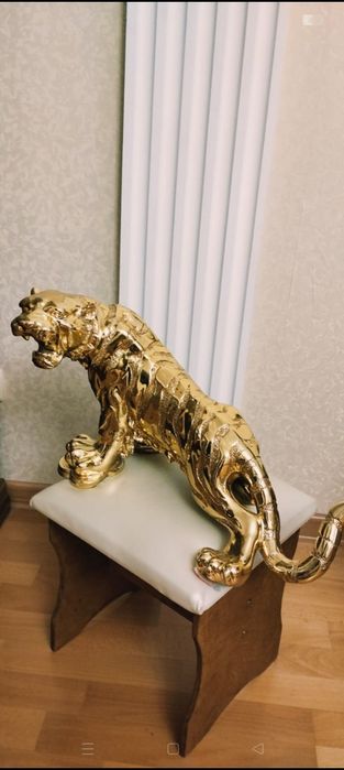 Продам большого золотого тигра