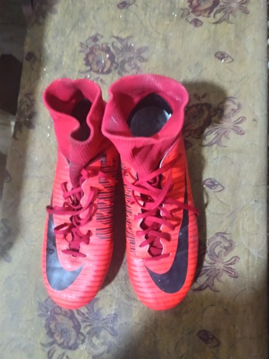 Se vinde ghete de fotbal Nike mercurial