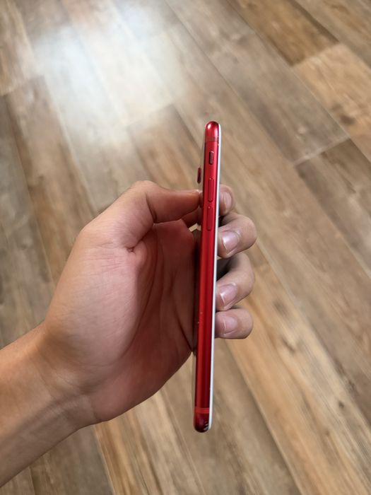 Продам Iphone 7 128 gb Red