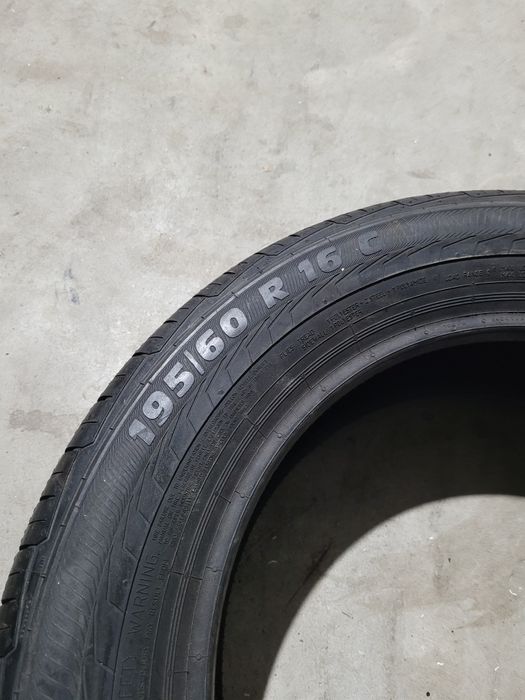 2 Anvelope de vara  195 60 r16C Semperit