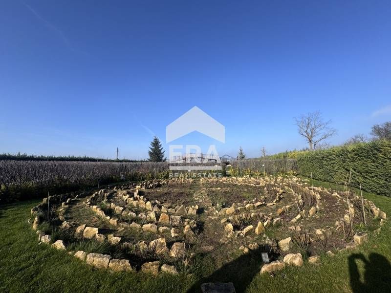 Бизнес имот "Rosarium Bilkarium" за продажба в с. Неофит Рилски , обла