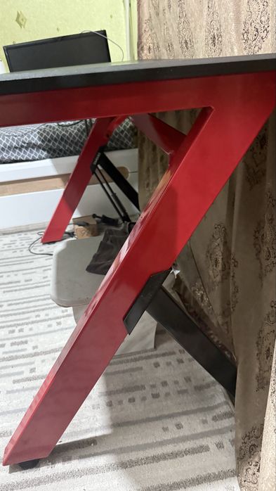 Продам компьютерный стол