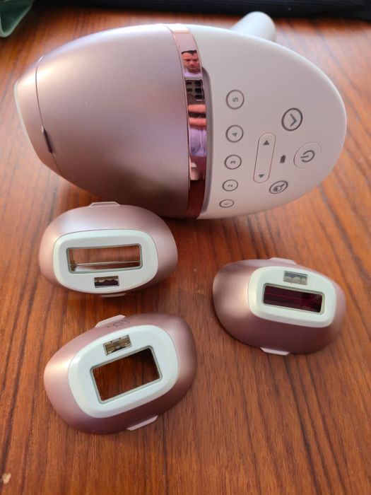 Epilator IPL pentru îndepărtarea părului Seria 9900