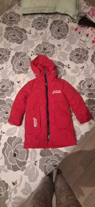 Продам парку на девочку 1000 тенге