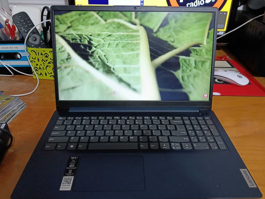 Laptop I3 Slim are 128 gb ssd procesor quad core si 4 gb ddr4.