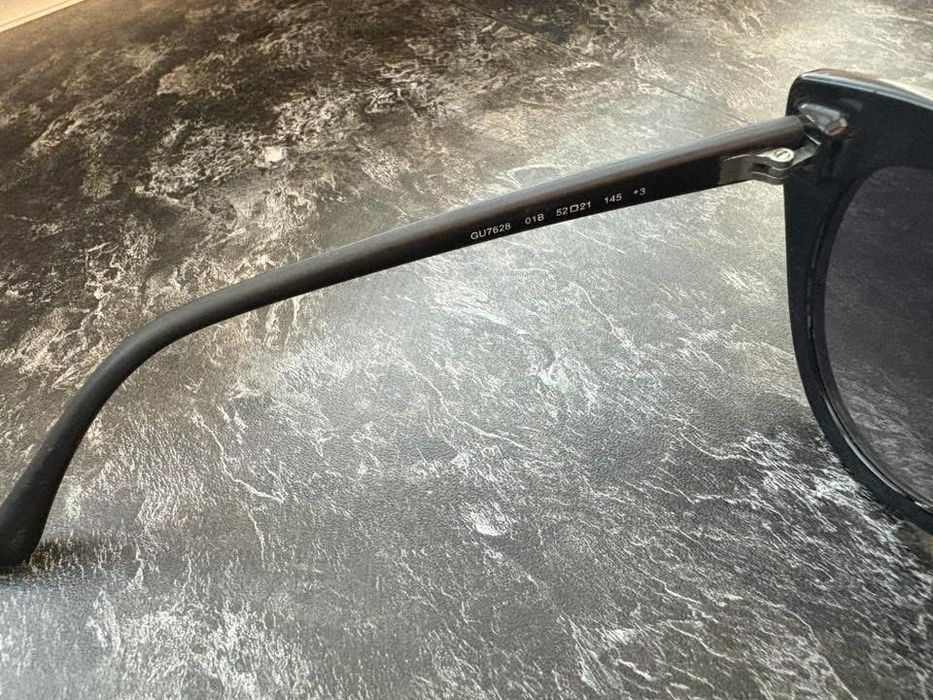 Слънчеви очила - GUESS