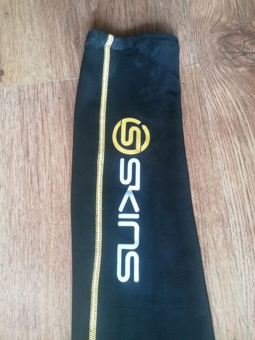 Egari colanti Skins compresie + cadou manecute Skins mma ufc k1 alergare trail running cros