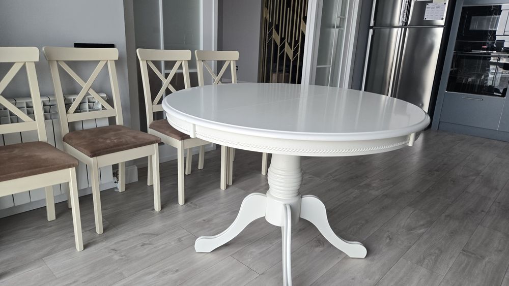 Комплект обеденный стол и стулья