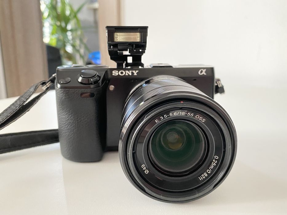 Aparat Digital Sony Alpha NEX-7 + Sony 18-55 OSS + Accesorii