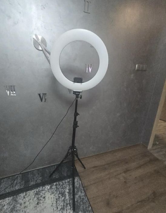 Продавам ринг лампа за миглопластика