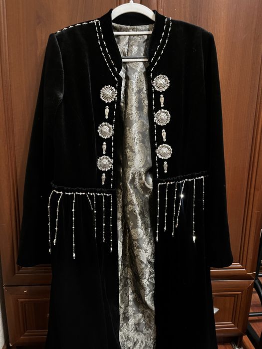 Ұлттық киім сатылады