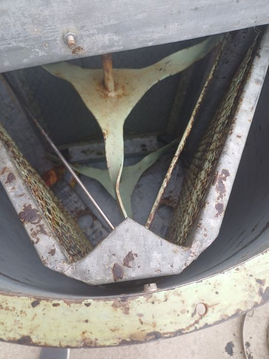 Центрофуга за мед