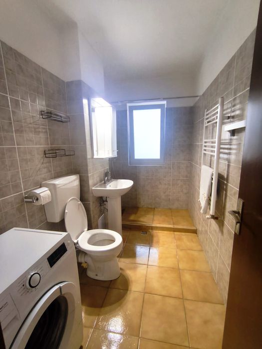 Închiriez garsoniera