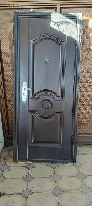 Дверь б/у железный