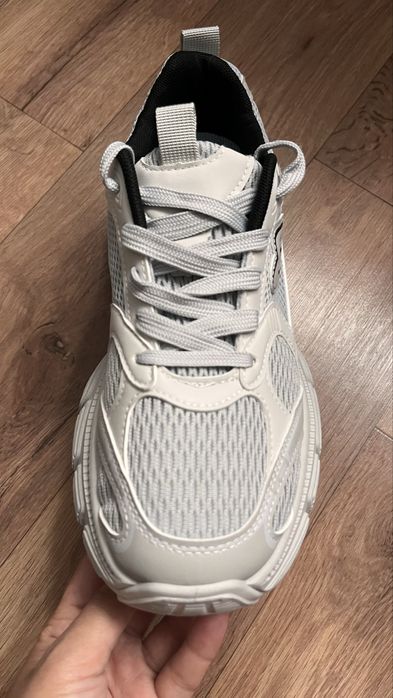 Кроссовки, обувь