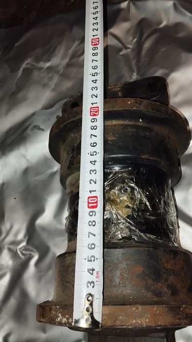 Каток новый опорный продам