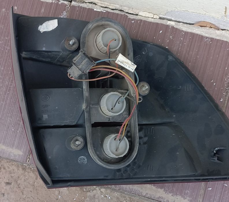 Задний правый фонарь лада гранта