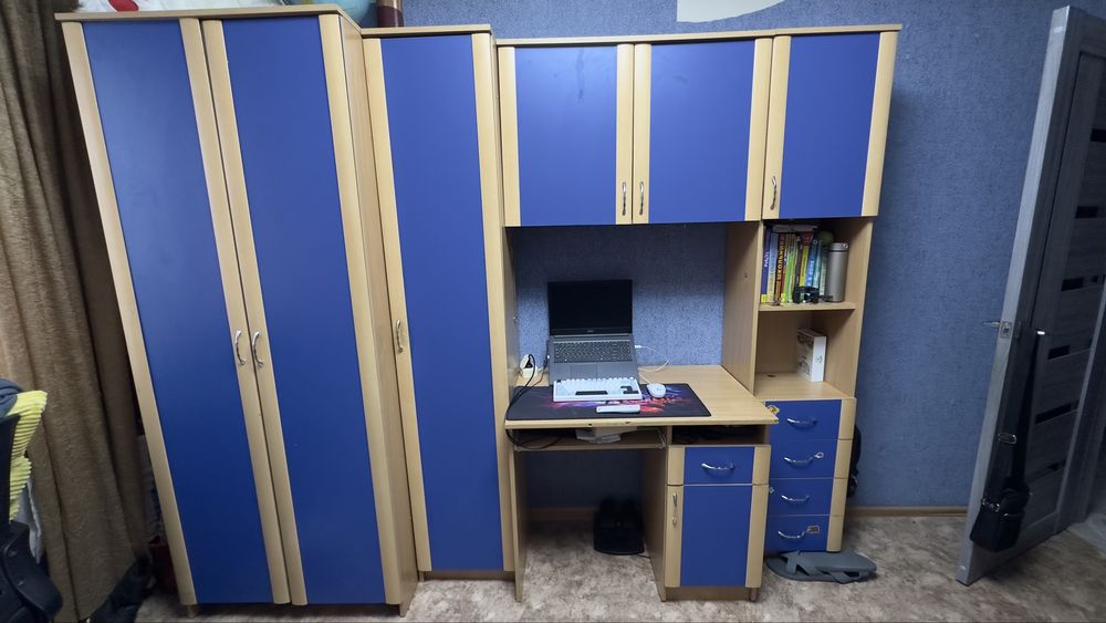 Школтная детская стенка