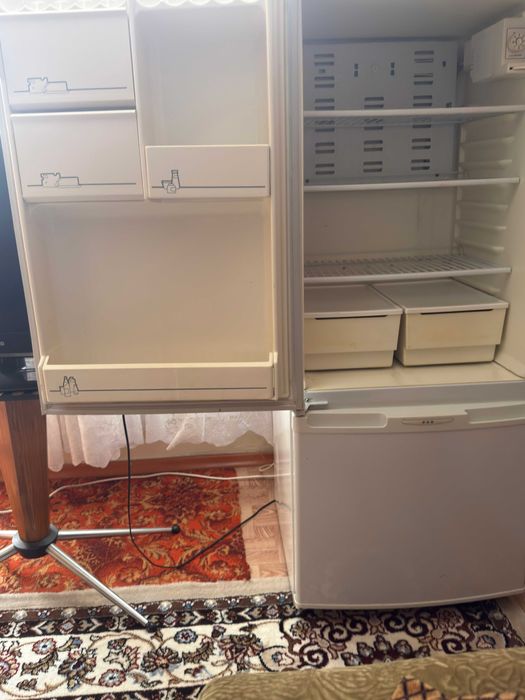 Продам двухкамерный холодильник