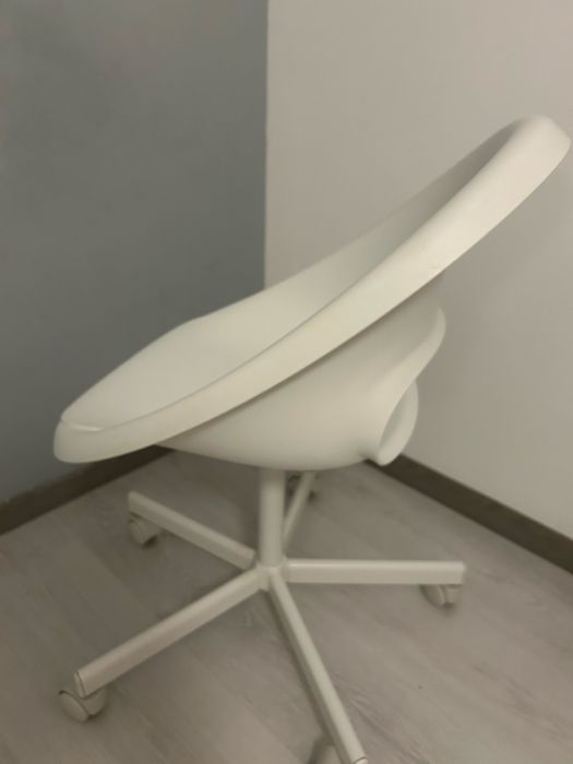 Scaun roativ briou de la ikea.