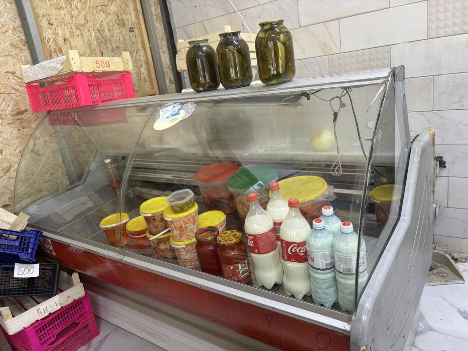 Продам витринный холодильник